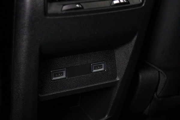 Peugeot 308 1.2 Hybrid 145PK e-DCS6 GT | PANORAMISCH SCHUIF/KANTEL DAK | FOCAL AUDIO SYSTEM | AFNEEMBARE TREKHAAK | LED MATRIX KOPLAMPEN | 360° CAMERA | DRAADLOZE APPLE CARPLAY/ANDROID AUTO | DRAADLOZE TELEFOONLADER | ELEKTRISCH BEDIENBARE BESTUURDERSSTOEL | LEDEREN/ALCANTARA BEKLEDING | STOEL/STUUR VERWARMING | ADAPTIVE CRUISE CONTROL | KEYLESS ENTRY/START | DODEHOEK DETECTIE |