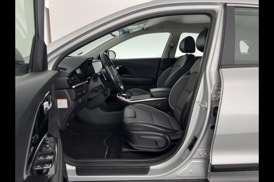 Kia e-Niro DynamicLine 64 kWh [ 3-Fase ] { SOH-100% } (INCL-BTW) Aut. *HEATPUMP | LEATHER-FABRIC | NAVI-FULLMAP | AMBIENT-LIGHT | DAB+ | ADAPTIVE-CRUISE | CAMERA | HEATED-COMFORTSEATS | KEYLESS | DIGI-COCKPIT | SHIFT-PADDLES | CARPLAY | 17"ALU*
