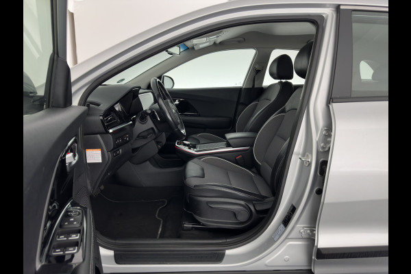 Kia e-Niro DynamicLine 64 kWh [ 3-Fase ] { SOH-100% } (INCL-BTW) Aut. *HEATPUMP | LEATHER-FABRIC | NAVI-FULLMAP | AMBIENT-LIGHT | DAB+ | ADAPTIVE-CRUISE | CAMERA | HEATED-COMFORTSEATS | KEYLESS | DIGI-COCKPIT | SHIFT-PADDLES | CARPLAY | 17"ALU*