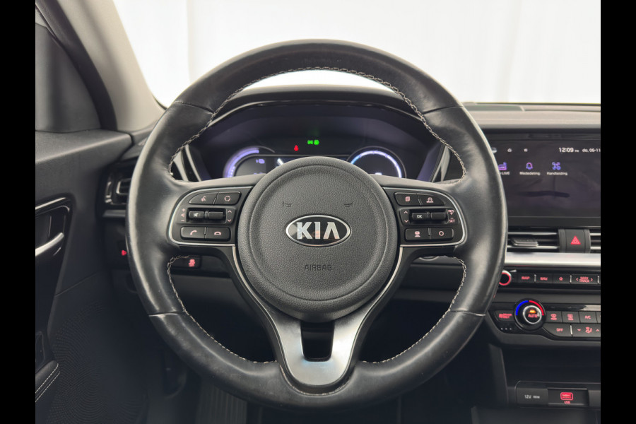Kia e-Niro DynamicLine 64 kWh [ 3-Fase ] { SOH-100% } (INCL-BTW) Aut. *HEATPUMP | LEATHER-FABRIC | NAVI-FULLMAP | AMBIENT-LIGHT | DAB+ | ADAPTIVE-CRUISE | CAMERA | HEATED-COMFORTSEATS | KEYLESS | DIGI-COCKPIT | SHIFT-PADDLES | CARPLAY | 17"ALU*