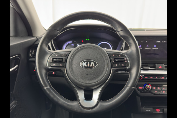 Kia e-Niro DynamicLine 64 kWh [ 3-Fase ] { SOH-100% } (INCL-BTW) Aut. *HEATPUMP | LEATHER-FABRIC | NAVI-FULLMAP | AMBIENT-LIGHT | DAB+ | ADAPTIVE-CRUISE | CAMERA | HEATED-COMFORTSEATS | KEYLESS | DIGI-COCKPIT | SHIFT-PADDLES | CARPLAY | 17"ALU*