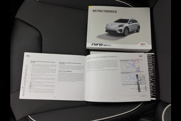 Kia e-Niro DynamicLine 64 kWh [ 3-Fase ] { SOH-100% } (INCL-BTW) Aut. *HEATPUMP | LEATHER-FABRIC | NAVI-FULLMAP | AMBIENT-LIGHT | DAB+ | ADAPTIVE-CRUISE | CAMERA | HEATED-COMFORTSEATS | KEYLESS | DIGI-COCKPIT | SHIFT-PADDLES | CARPLAY | 17"ALU*