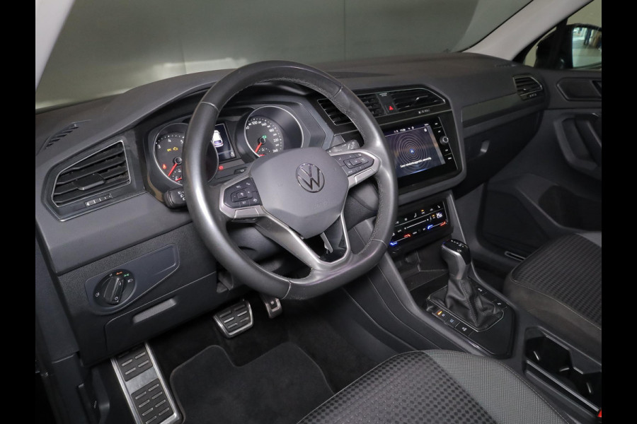 Volkswagen Tiguan 1.5 TSI Life 150 pk Automaat (DSG) | Navigatie | Panoramadak | Parkeersensoren | Achteruitrijcamera | Stoelverwarming | Adaptieve cruise control |
