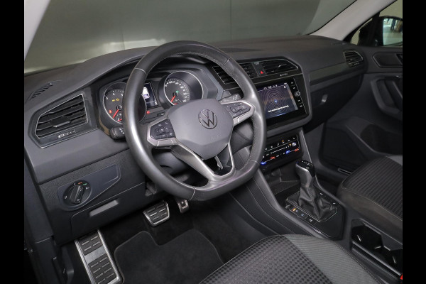 Volkswagen Tiguan 1.5 TSI Life 150 pk Automaat (DSG) | Navigatie | Panoramadak | Parkeersensoren | Achteruitrijcamera | Stoelverwarming | Adaptieve cruise control |