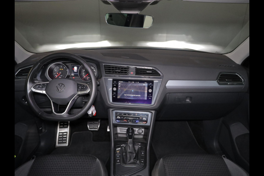Volkswagen Tiguan 1.5 TSI Life 150 pk Automaat (DSG) | Navigatie | Panoramadak | Parkeersensoren | Achteruitrijcamera | Stoelverwarming | Adaptieve cruise control |