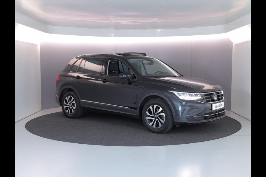 Volkswagen Tiguan 1.5 TSI Life 150 pk Automaat (DSG) | Navigatie | Panoramadak | Parkeersensoren | Achteruitrijcamera | Stoelverwarming | Adaptieve cruise control |