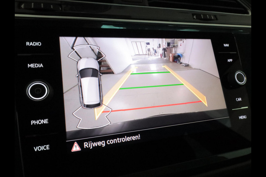 Volkswagen Tiguan 1.5 TSI Life 150 pk Automaat (DSG) | Navigatie | Panoramadak | Parkeersensoren | Achteruitrijcamera | Stoelverwarming | Adaptieve cruise control |