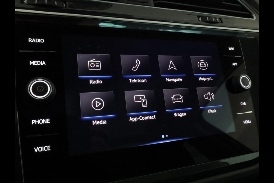 Volkswagen Tiguan 1.5 TSI Life 150 pk Automaat (DSG) | Navigatie | Panoramadak | Parkeersensoren | Achteruitrijcamera | Stoelverwarming | Adaptieve cruise control |