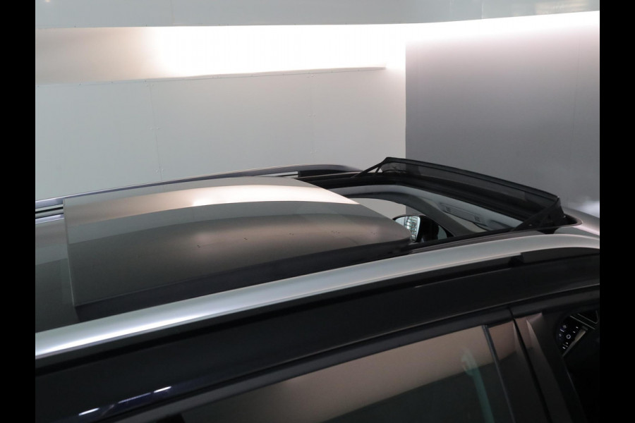 Volkswagen Tiguan 1.5 TSI Life 150 pk Automaat (DSG) | Navigatie | Panoramadak | Parkeersensoren | Achteruitrijcamera | Stoelverwarming | Adaptieve cruise control |