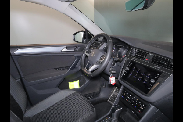 Volkswagen Tiguan 1.5 TSI Life 150 pk Automaat (DSG) | Navigatie | Panoramadak | Parkeersensoren | Achteruitrijcamera | Stoelverwarming | Adaptieve cruise control |