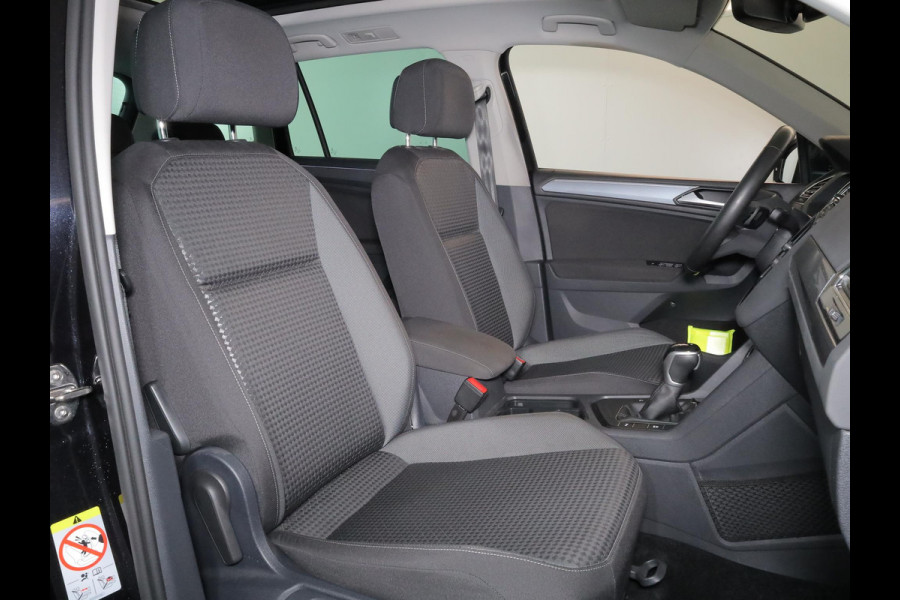 Volkswagen Tiguan 1.5 TSI Life 150 pk Automaat (DSG) | Navigatie | Panoramadak | Parkeersensoren | Achteruitrijcamera | Stoelverwarming | Adaptieve cruise control |