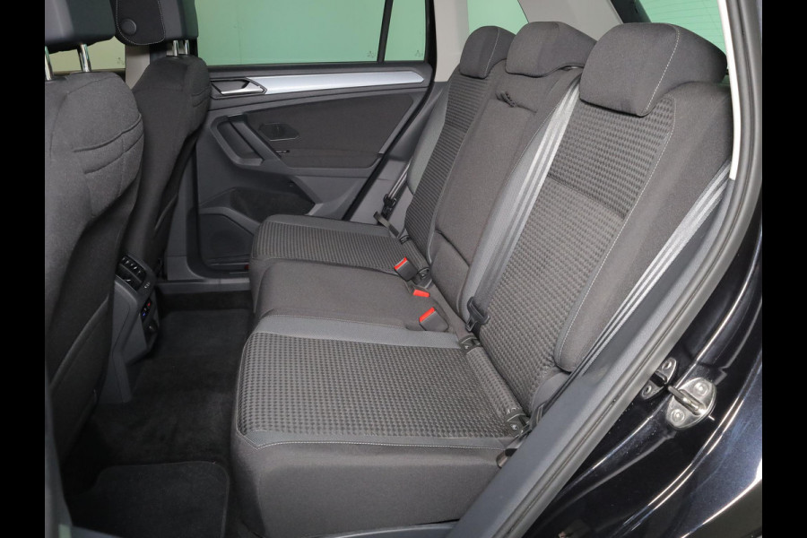 Volkswagen Tiguan 1.5 TSI Life 150 pk Automaat (DSG) | Navigatie | Panoramadak | Parkeersensoren | Achteruitrijcamera | Stoelverwarming | Adaptieve cruise control |