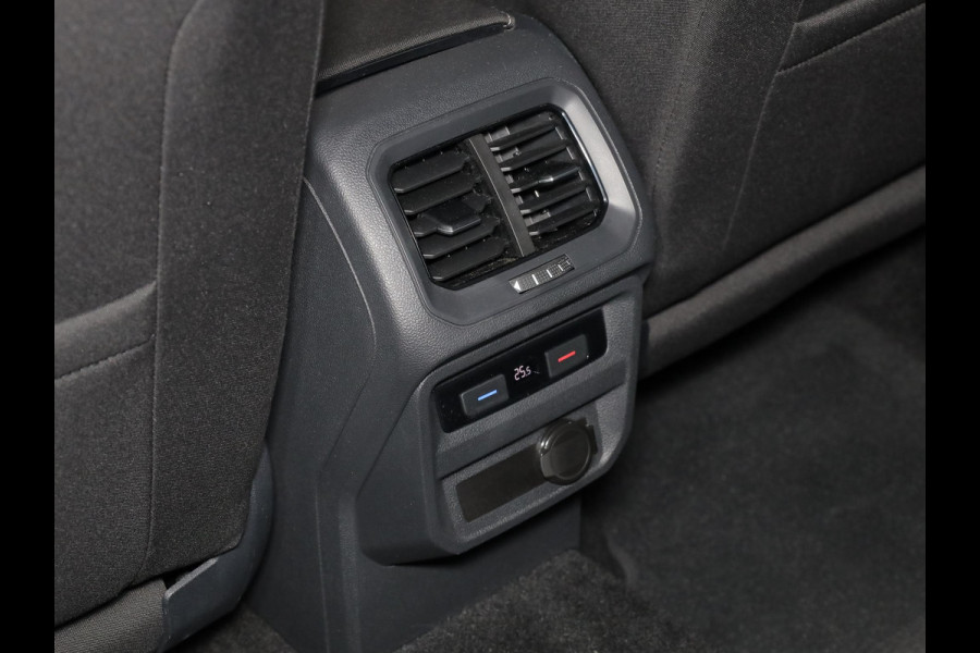 Volkswagen Tiguan 1.5 TSI Life 150 pk Automaat (DSG) | Navigatie | Panoramadak | Parkeersensoren | Achteruitrijcamera | Stoelverwarming | Adaptieve cruise control |