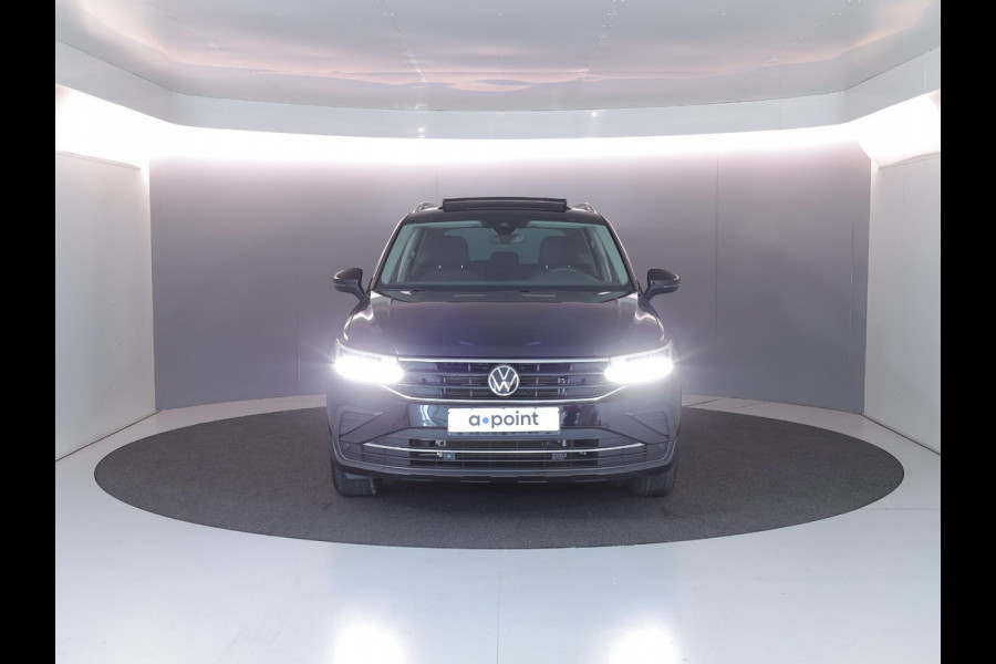 Volkswagen Tiguan 1.5 TSI Life 150 pk Automaat (DSG) | Navigatie | Panoramadak | Parkeersensoren | Achteruitrijcamera | Stoelverwarming | Adaptieve cruise control |
