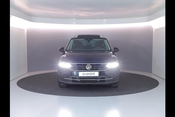 Volkswagen Tiguan 1.5 TSI Life 150 pk Automaat (DSG) | Navigatie | Panoramadak | Parkeersensoren | Achteruitrijcamera | Stoelverwarming | Adaptieve cruise control |