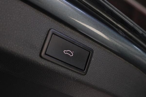 Škoda Superb Combi 1.4 TSI iV Laurin & Klement Navi Leer ACC Elektr. achterklep Stoelen elektr. met memory Elektr. trekhaak PDC 19" LM velgen BTW auto