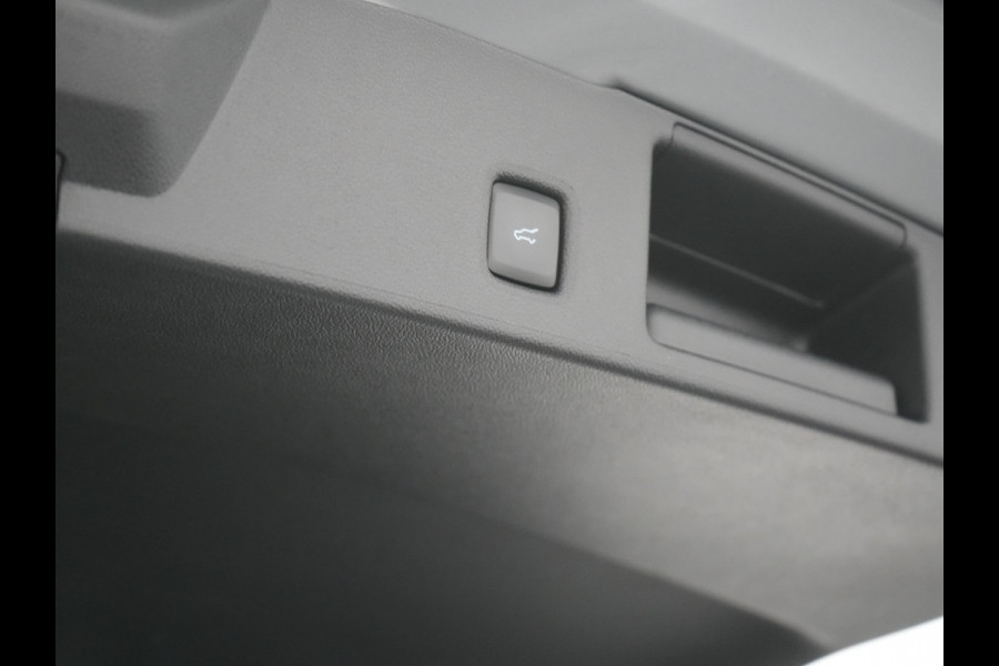 Ford Kuga 2.5 ST-Line Plug In Hybrid 225pk Dealer O.H. PHEV | Adaptive Cruise | Head Up | 360 Camera | Sportstoelen & Stuur Verwarmd | Apple Carplay | Keyless | Blis | Virtual | Navigatie | DAB |