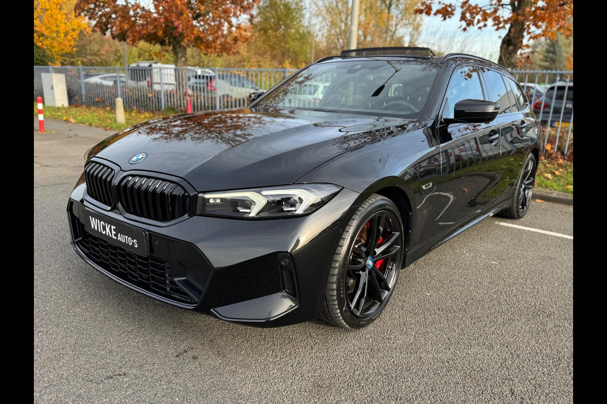 BMW 3 Serie Touring 330e xDrive High Executive Panorama Leder Camera