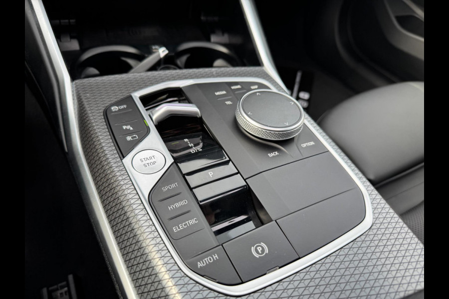 BMW 3 Serie Touring 330e xDrive High Executive Panorama Leder Camera