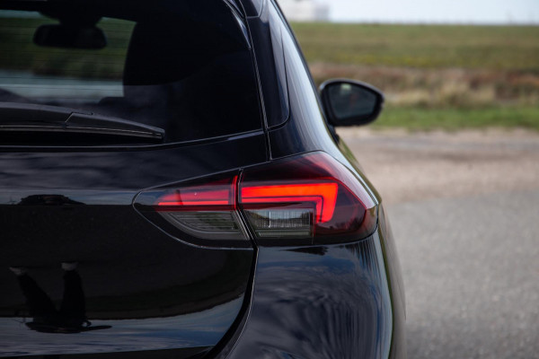 Opel Corsa 1.2 Turbo GS BLACK LINE / APPLE CARPLAY / AUTOMAAT / 360 CAMERA / STOELVERWARMING