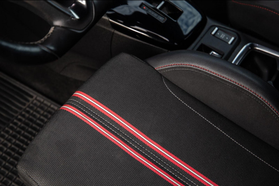 Opel Corsa 1.2 Turbo GS BLACK LINE / APPLE CARPLAY / AUTOMAAT / 360 CAMERA / STOELVERWARMING