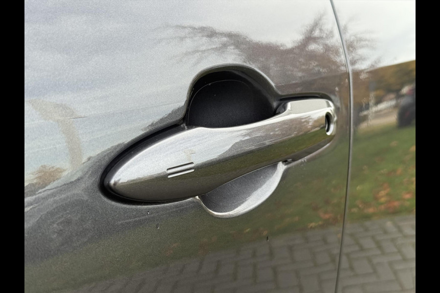 Toyota Yaris Cross 1.5 Hybrid First Edition Plus | Parkeersensoren, Stoel + Stuurverwarming, 17 inch, Privacy Glass