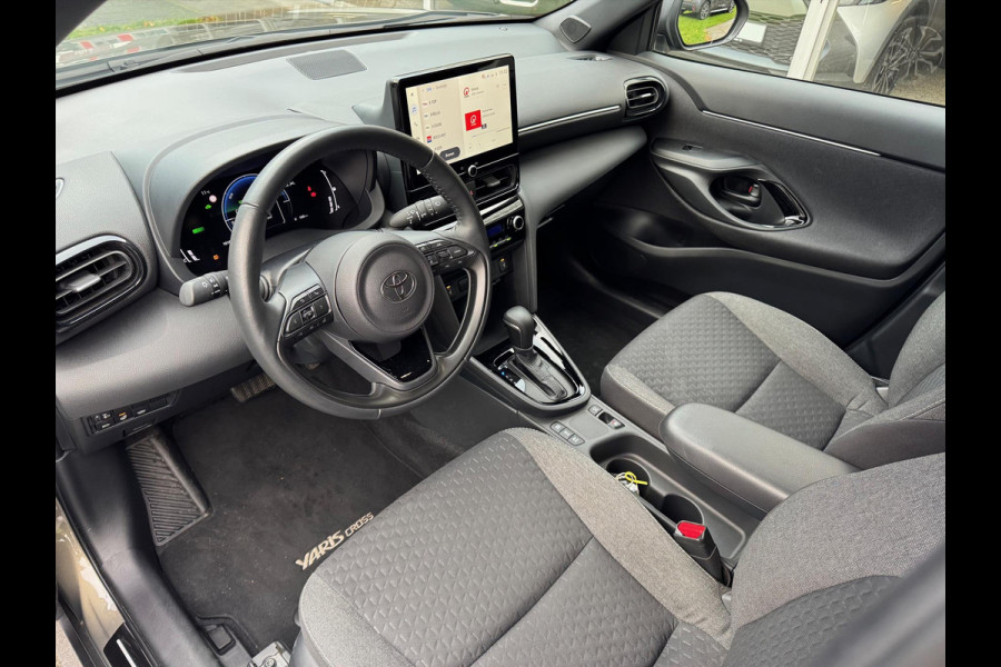 Toyota Yaris Cross 1.5 Hybrid First Edition Plus | Parkeersensoren, Stoel + Stuurverwarming, 17 inch, Privacy Glass