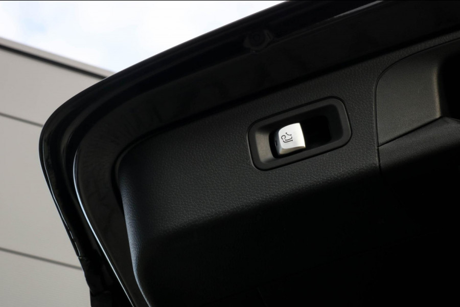 Mercedes-Benz GLC 300e 4MATIC AMG NIGHT - TREKHAAK - CARPLAY