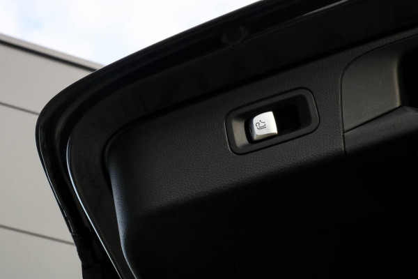 Mercedes-Benz GLC 300e 4MATIC AMG NIGHT - TREKHAAK - CARPLAY