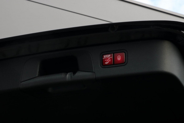 Mercedes-Benz GLC 300e 4MATIC AMG NIGHT - TREKHAAK - CARPLAY