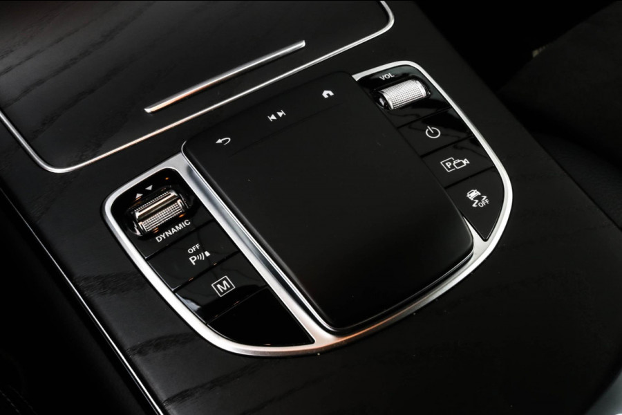 Mercedes-Benz GLC 300e 4MATIC AMG NIGHT - TREKHAAK - CARPLAY
