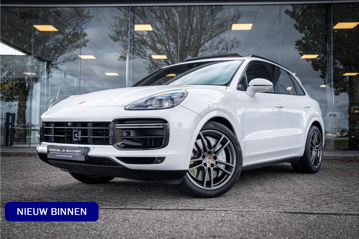 Porsche Cayenne 4.0 Turbo ** PCCB** Burmester ** Approved ** Panodak ** Trekhaak ** 18-weg Sportstoelen 4WS ** Adapt. Cruise ** Softclose ** NP 237K ** NL auto!!