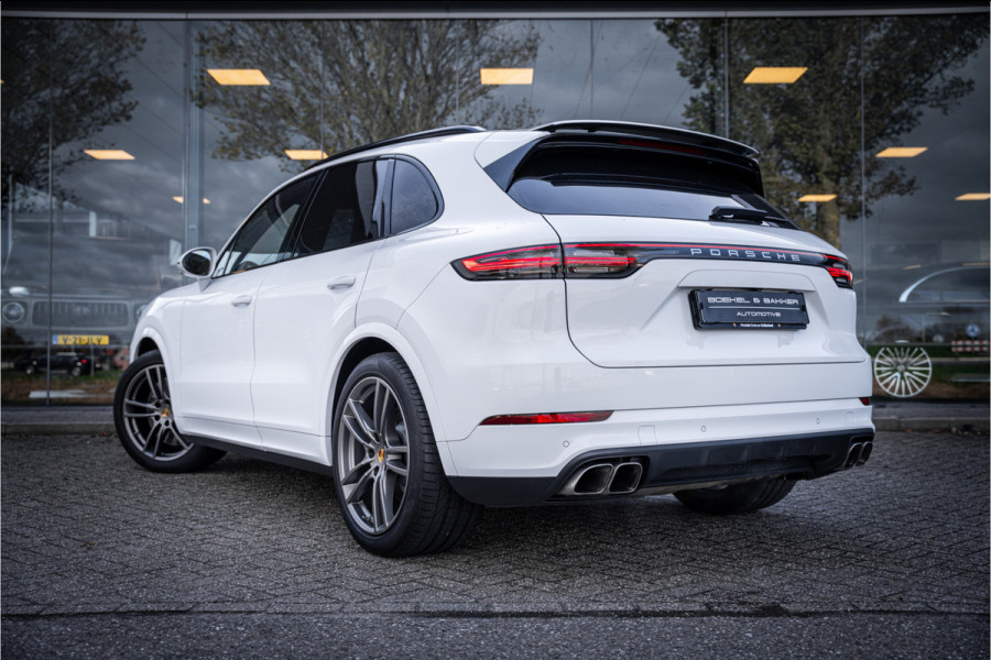 Porsche Cayenne 4.0 Turbo ** PCCB** Burmester ** Approved ** Panodak ** Trekhaak ** 18-weg Sportstoelen 4WS ** Adapt. Cruise ** Softclose ** NP 237K ** NL auto!!