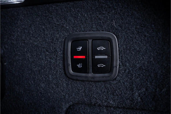 Porsche Cayenne 4.0 Turbo ** PCCB** Burmester ** Approved ** Panodak ** Trekhaak ** 18-weg Sportstoelen 4WS ** Adapt. Cruise ** Softclose ** NP 237K ** NL auto!!