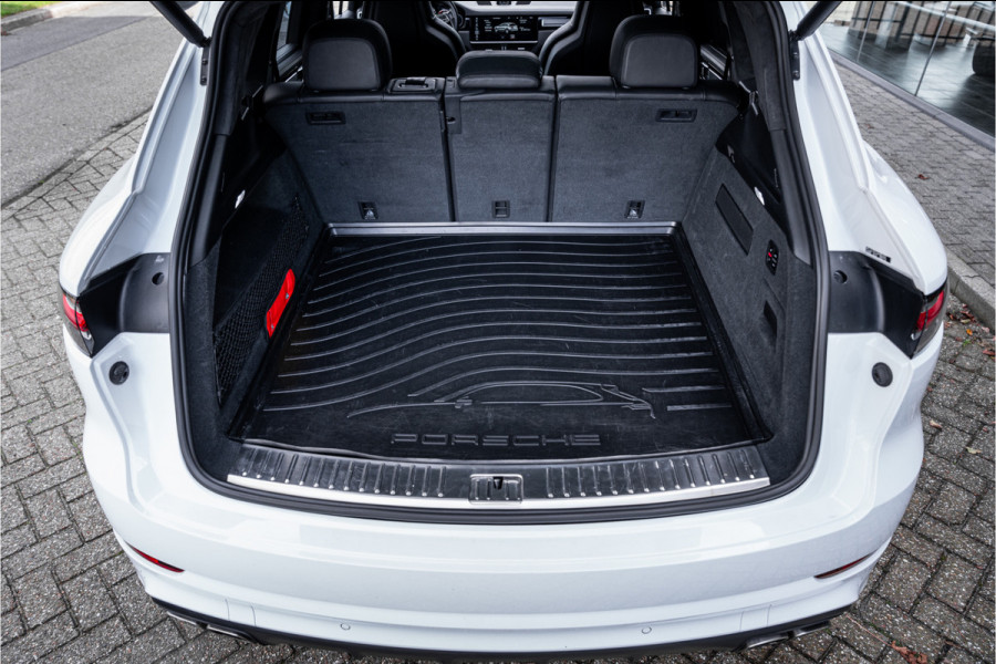 Porsche Cayenne 4.0 Turbo ** PCCB** Burmester ** Approved ** Panodak ** Trekhaak ** 18-weg Sportstoelen 4WS ** Adapt. Cruise ** Softclose ** NP 237K ** NL auto!!