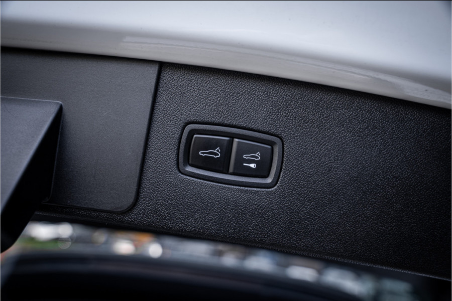 Porsche Cayenne 4.0 Turbo ** PCCB** Burmester ** Approved ** Panodak ** Trekhaak ** 18-weg Sportstoelen 4WS ** Adapt. Cruise ** Softclose ** NP 237K ** NL auto!!