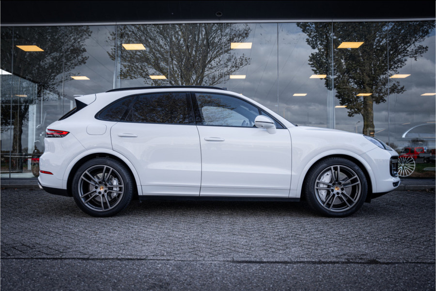 Porsche Cayenne 4.0 Turbo ** PCCB** Burmester ** Approved ** Panodak ** Trekhaak ** 18-weg Sportstoelen 4WS ** Adapt. Cruise ** Softclose ** NP 237K ** NL auto!!
