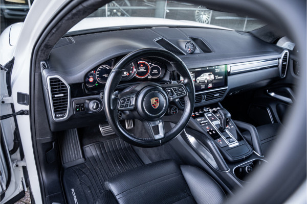Porsche Cayenne 4.0 Turbo ** PCCB** Burmester ** Approved ** Panodak ** Trekhaak ** 18-weg Sportstoelen 4WS ** Adapt. Cruise ** Softclose ** NP 237K ** NL auto!!