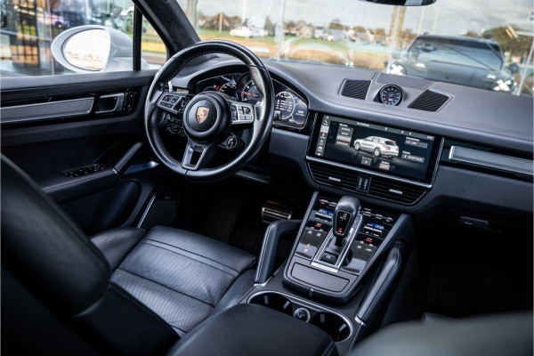Porsche Cayenne 4.0 Turbo ** PCCB** Burmester ** Approved ** Panodak ** Trekhaak ** 18-weg Sportstoelen 4WS ** Adapt. Cruise ** Softclose ** NP 237K ** NL auto!!