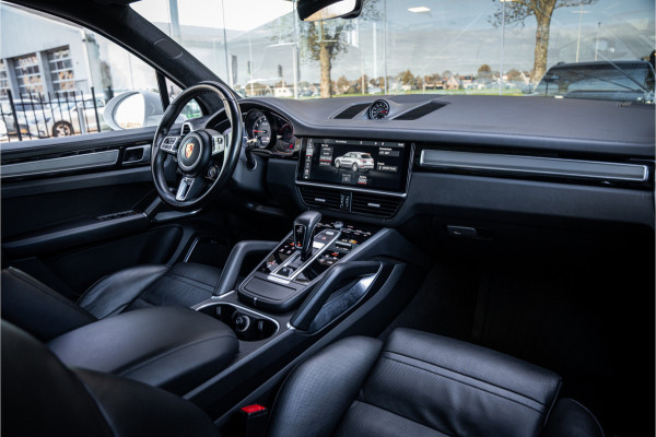 Porsche Cayenne 4.0 Turbo ** PCCB** Burmester ** Approved ** Panodak ** Trekhaak ** 18-weg Sportstoelen 4WS ** Adapt. Cruise ** Softclose ** NP 237K ** NL auto!!