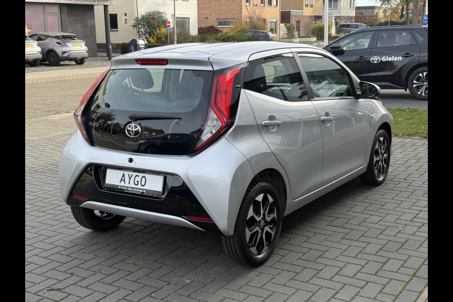 Toyota Aygo 1.0 VVT-i Automaat X-Joy | Lichtmetalen velgen, Apple CarPlay/Android auto, Parkeercamera, In hoogte verstelbare stoel