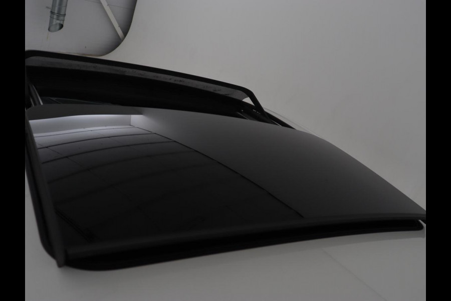 BMW 1-serie 118i High Executive | M Sport | Panoramadak | Head-Up | Leder | Harman/Kardon | Camera | Carplay | Stoelverwarming | Live Cockpit | Sfeerverlichting | Keyless | Navigatie | Sportstoelen | Full LED