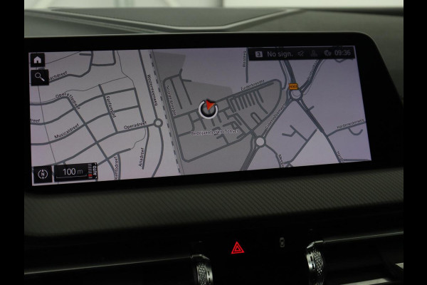 BMW 1-serie 118i High Executive | M Sport | Panoramadak | Head-Up | Leder | Harman/Kardon | Camera | Carplay | Stoelverwarming | Live Cockpit | Sfeerverlichting | Keyless | Navigatie | Sportstoelen | Full LED