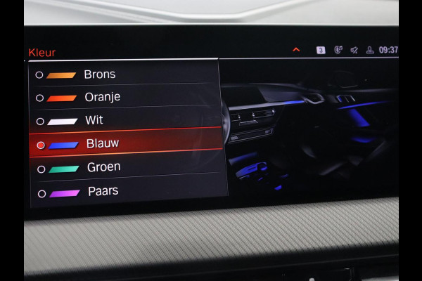 BMW 1-serie 118i High Executive | M Sport | Panoramadak | Head-Up | Leder | Harman/Kardon | Camera | Carplay | Stoelverwarming | Live Cockpit | Sfeerverlichting | Keyless | Navigatie | Sportstoelen | Full LED