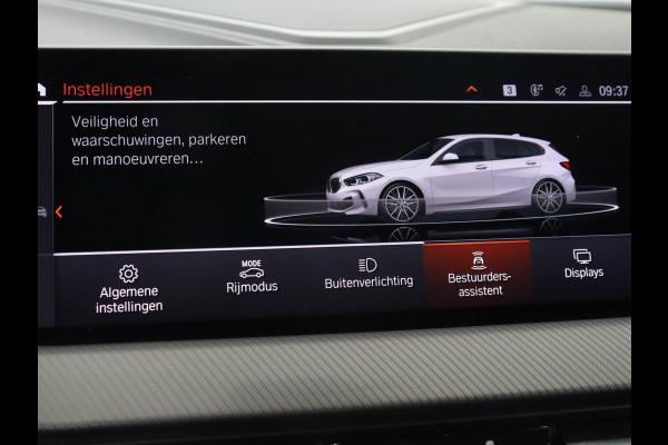 BMW 1-serie 118i High Executive | M Sport | Panoramadak | Head-Up | Leder | Harman/Kardon | Camera | Carplay | Stoelverwarming | Live Cockpit | Sfeerverlichting | Keyless | Navigatie | Sportstoelen | Full LED