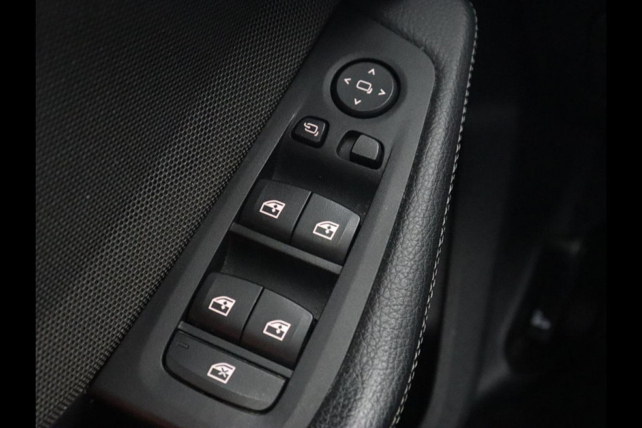 BMW 1-serie 118i High Executive | M Sport | Panoramadak | Head-Up | Leder | Harman/Kardon | Camera | Carplay | Stoelverwarming | Live Cockpit | Sfeerverlichting | Keyless | Navigatie | Sportstoelen | Full LED