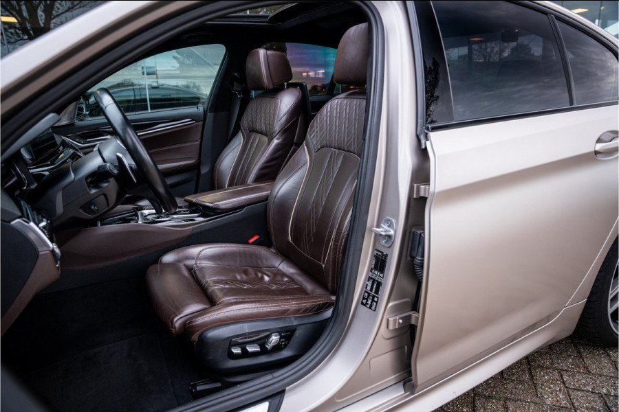 BMW 5 Serie M550i xDrive High Executive ** Entertainment ** Panodak **