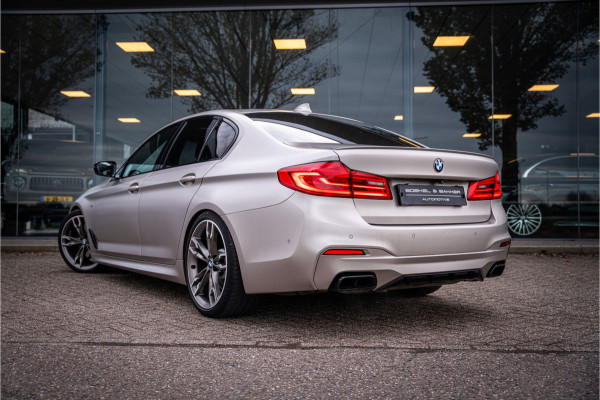 BMW 5 Serie M550i xDrive High Executive ** Entertainment ** Panodak **