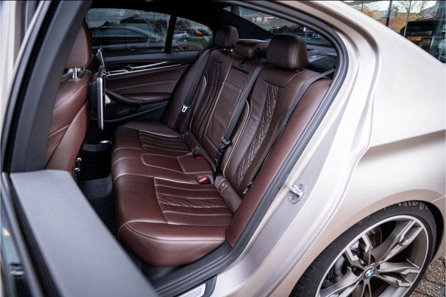 BMW 5 Serie M550i xDrive High Executive ** Entertainment ** Panodak **