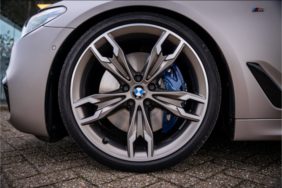 BMW 5 Serie M550i xDrive High Executive ** Entertainment ** Panodak **
